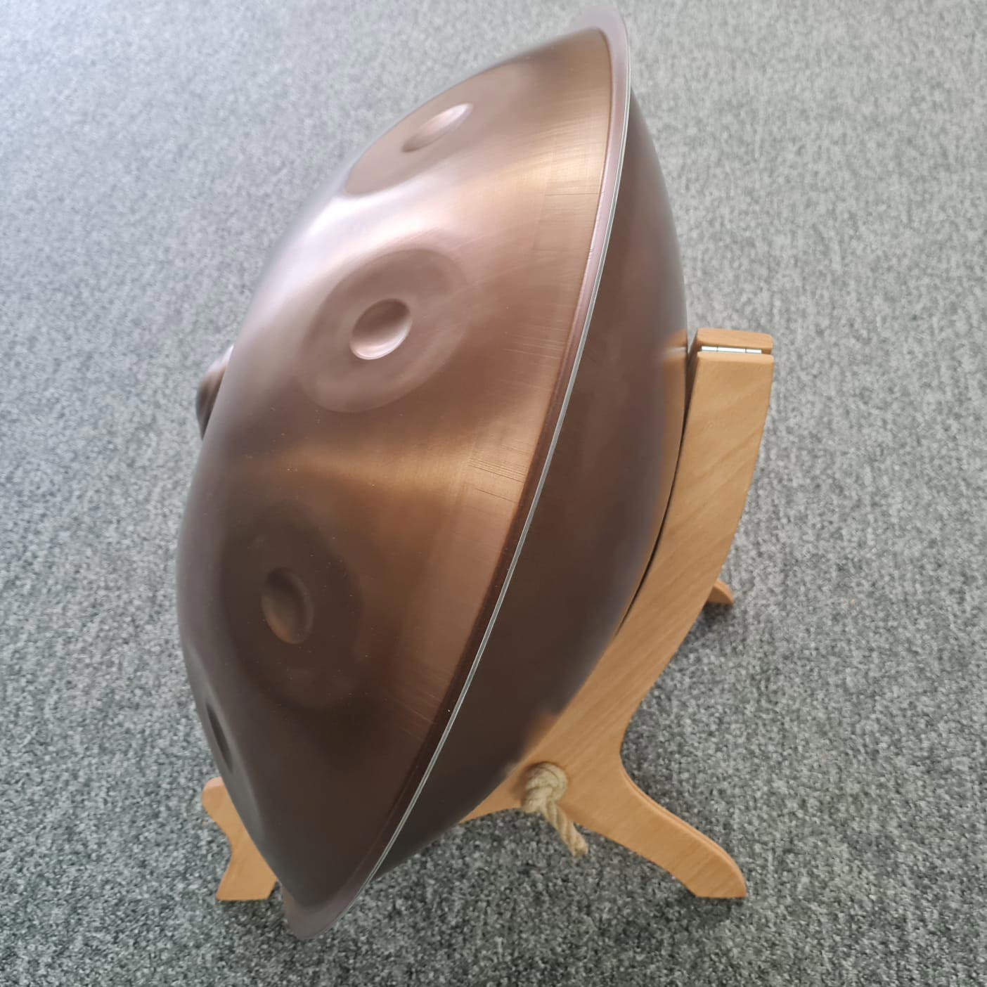 Sound-Sculpture Handpan stand – exhibitor